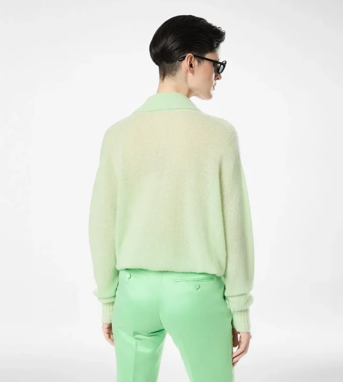 Ultraweiches Oversize-Strickoberteil aus Kaschmir und Seide mit offenem Polokragen Ultraweiches Oversize-Strickoberteil aus Kaschmir und Seide mit offenem Polokragen