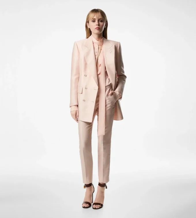 Zweireihige Jacke mit Spitzkragen Zweireihige Jacke mit Spitzkragen