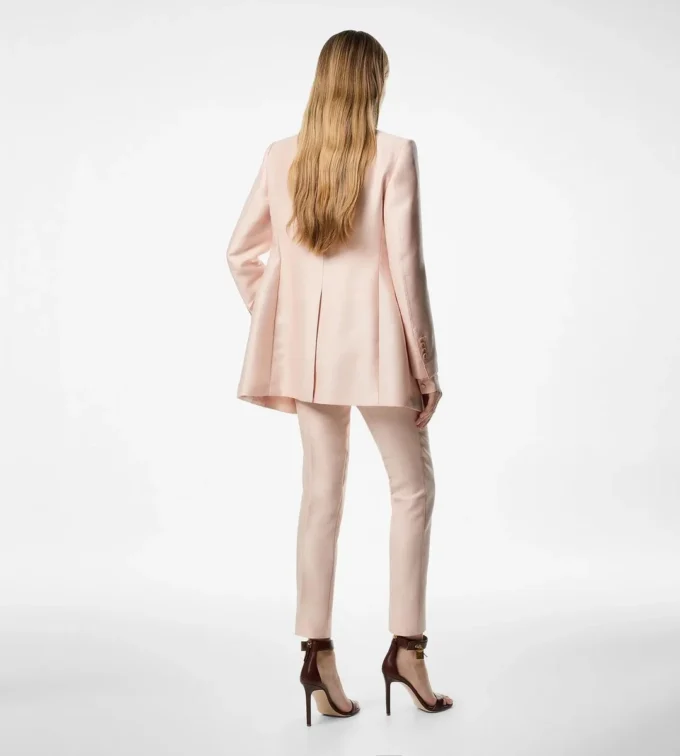Zweireihige Jacke mit Spitzkragen Zweireihige Jacke mit Spitzkragen