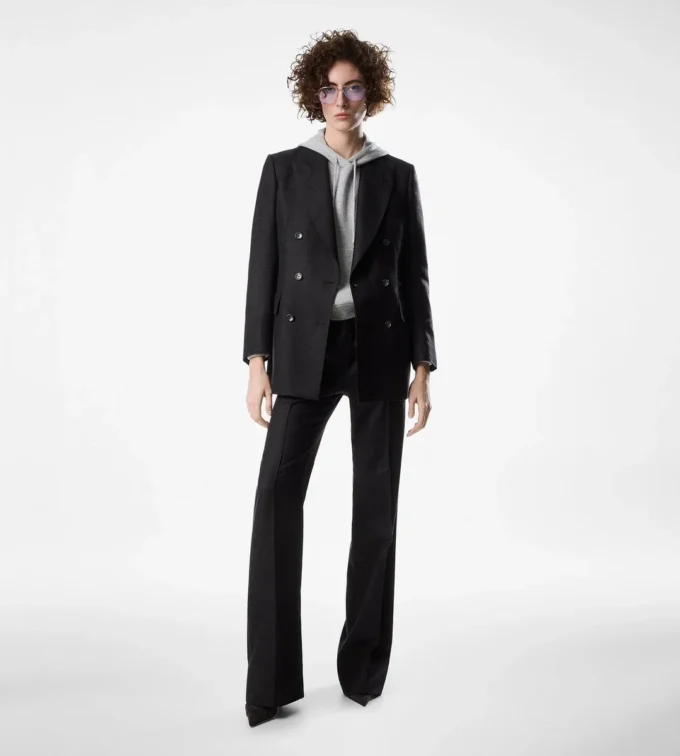 Zweireihige Kaschmirjacke mit Spitzkragen Zweireihige Kaschmirjacke mit Spitzkragen