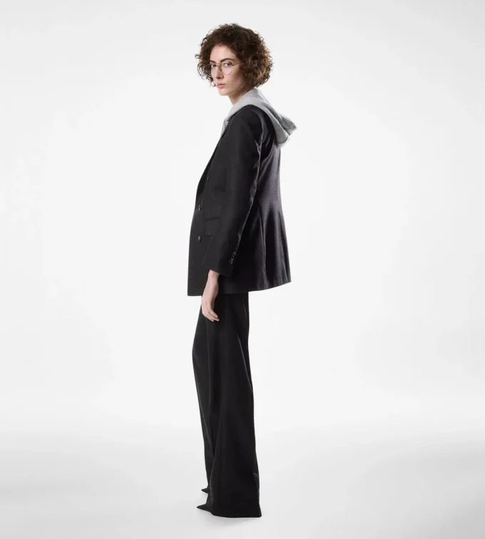 Zweireihige Kaschmirjacke mit Spitzkragen Zweireihige Kaschmirjacke mit Spitzkragen